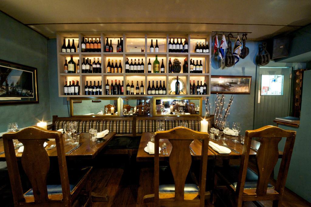 فندق Quinlan & Cooke Boutique Townhouse And Qcs Seafood Restaurant كاهيرسيفين المظهر الخارجي الصورة